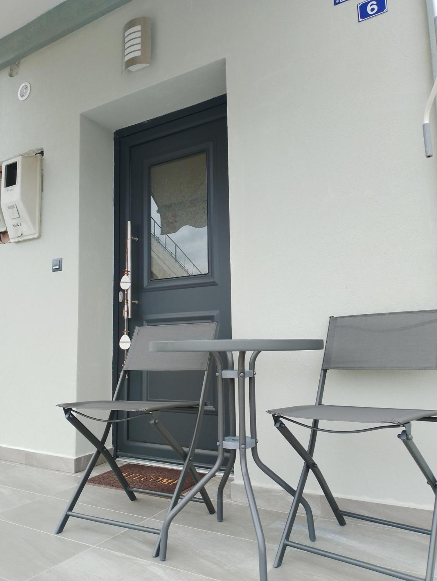 Black Eagle Apartment Drama Exterior photo