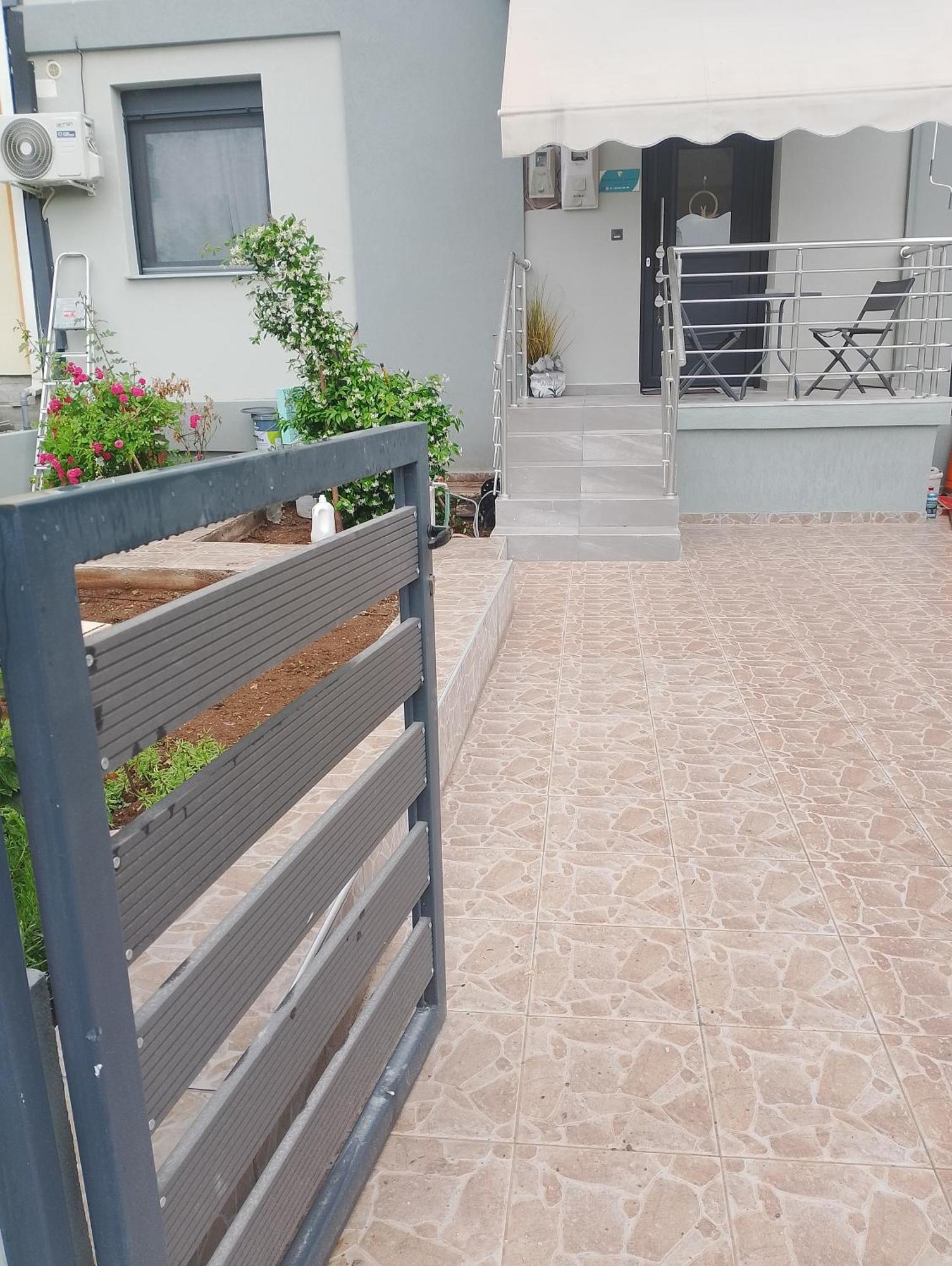 Black Eagle Apartment Drama Exterior photo